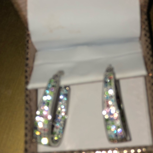 Earrings - Picture 6 of 8